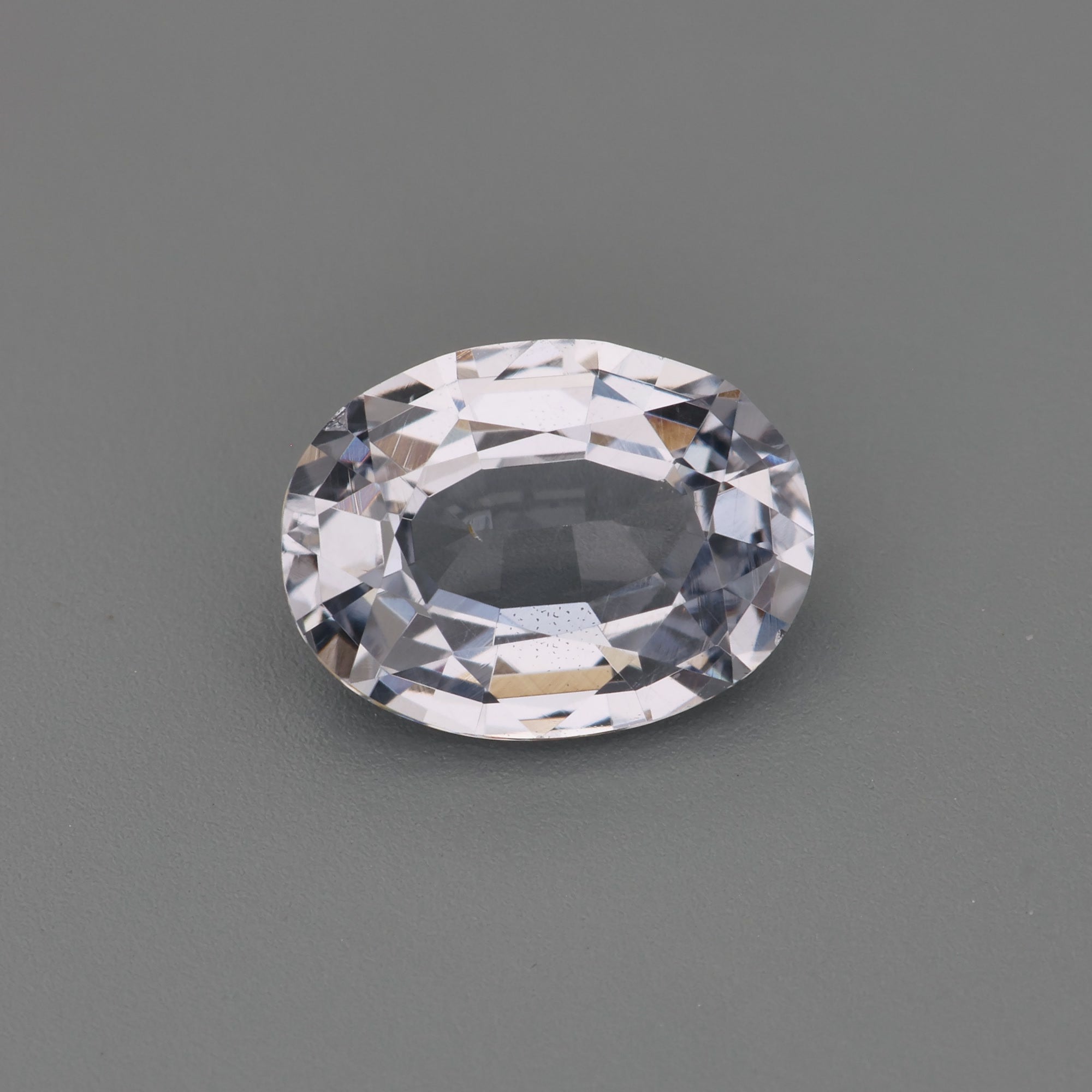 Téja Ceylon colourless spinel, 1.10 ct oval, from Horaketiya, Ratnapura