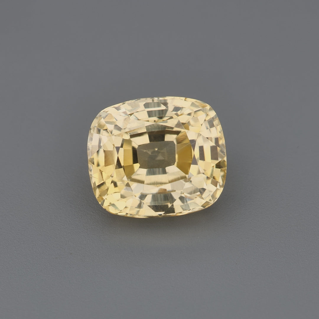 Téja Ceylon yellow sapphire, 2.41 ct rectangular cushion