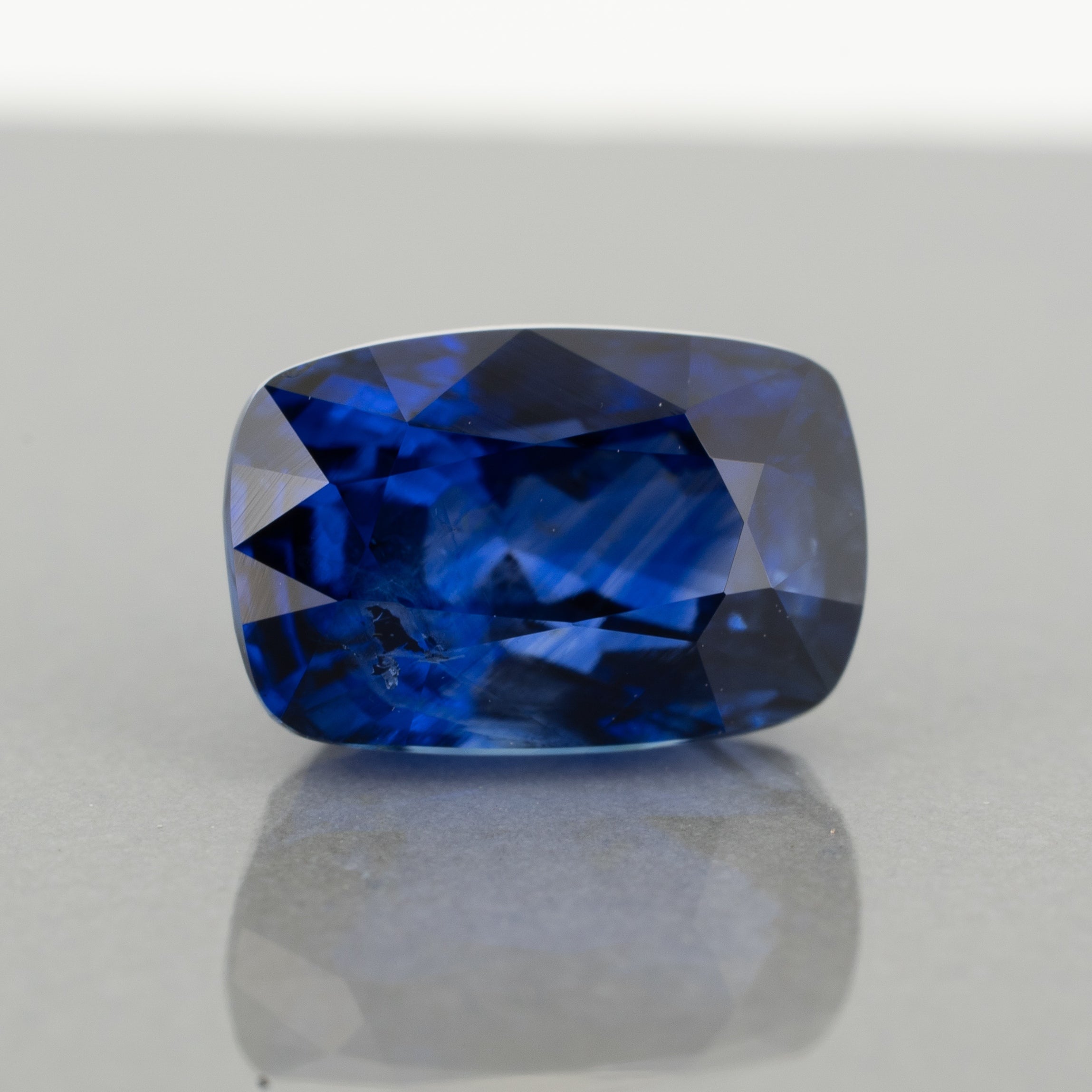 Royal Blue Sapphire 3.06 ct - Cushion