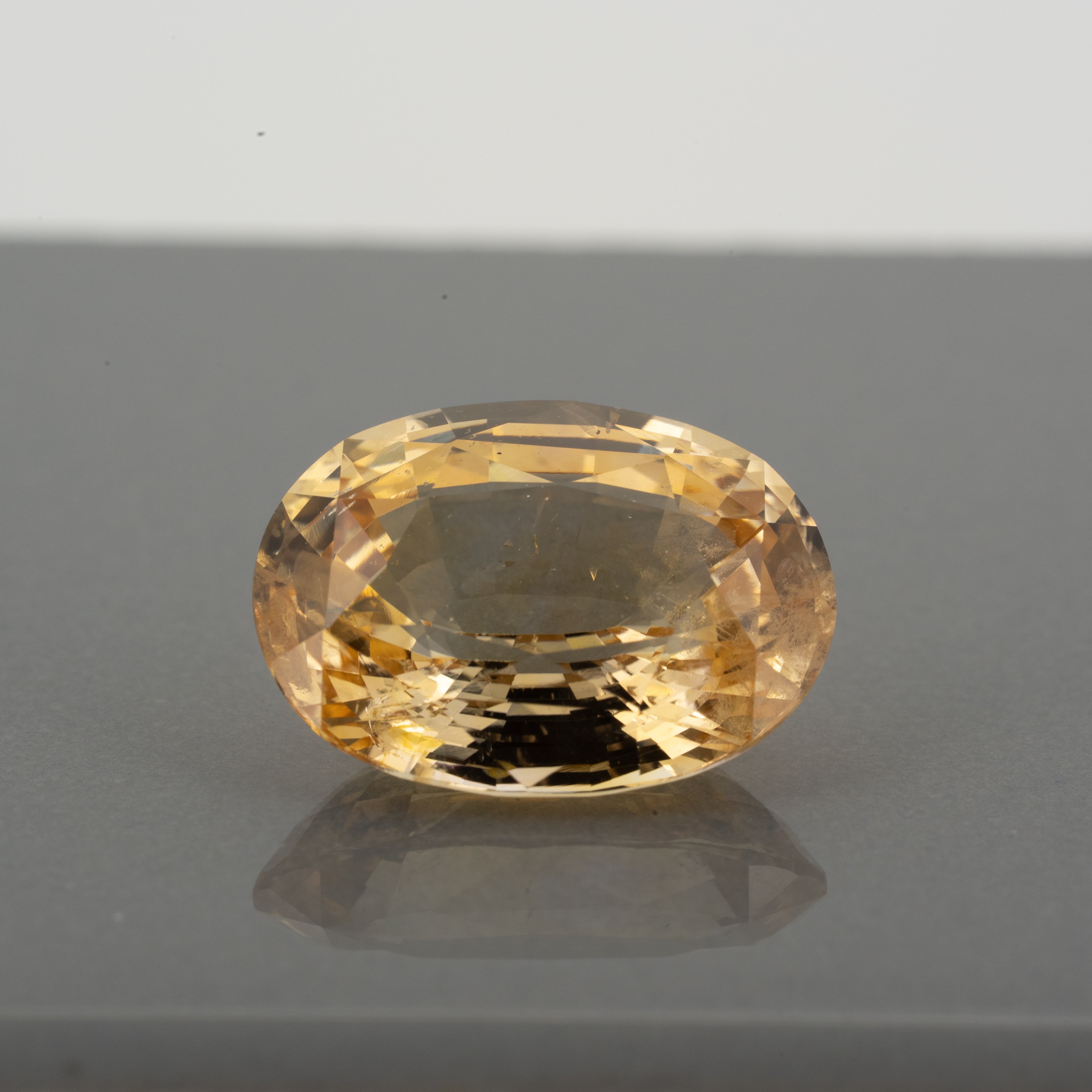 Orangey Yellow Chameleon Sapphire 7.52 ct - Oval