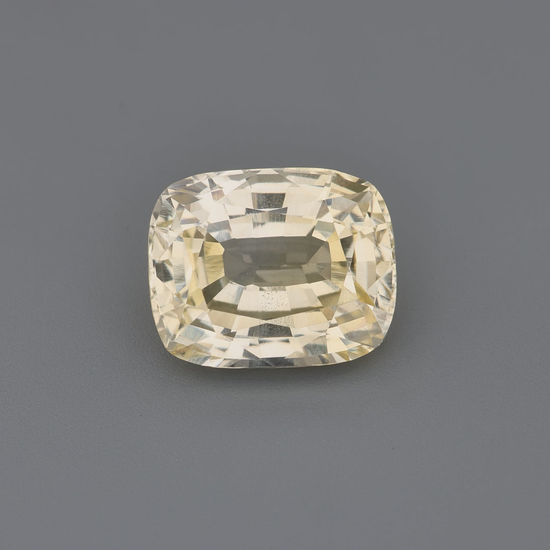 Téja Ceylon yellow sapphire, 2.97 ct rectangular cushion